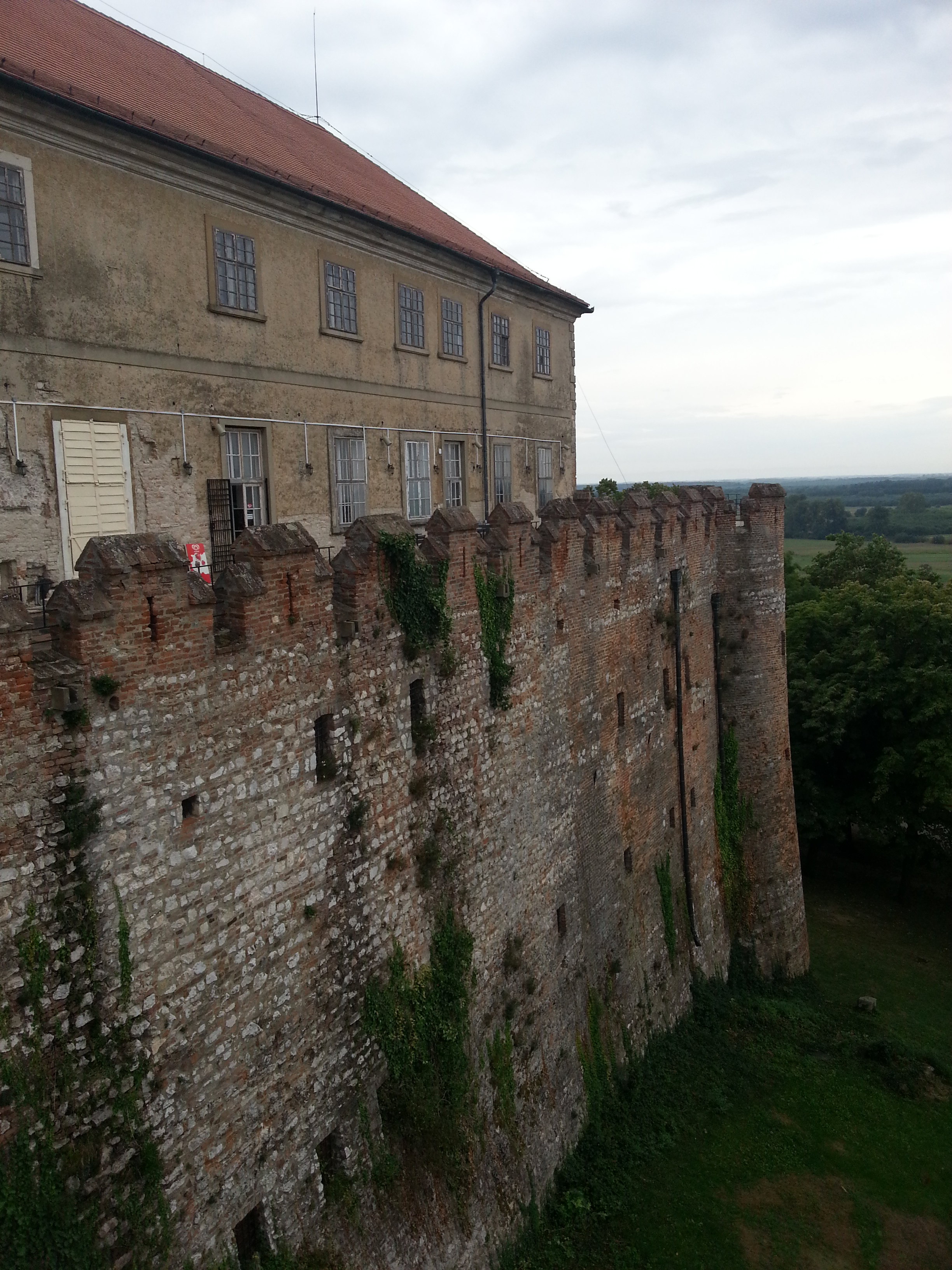 Képeken a siklósi vár